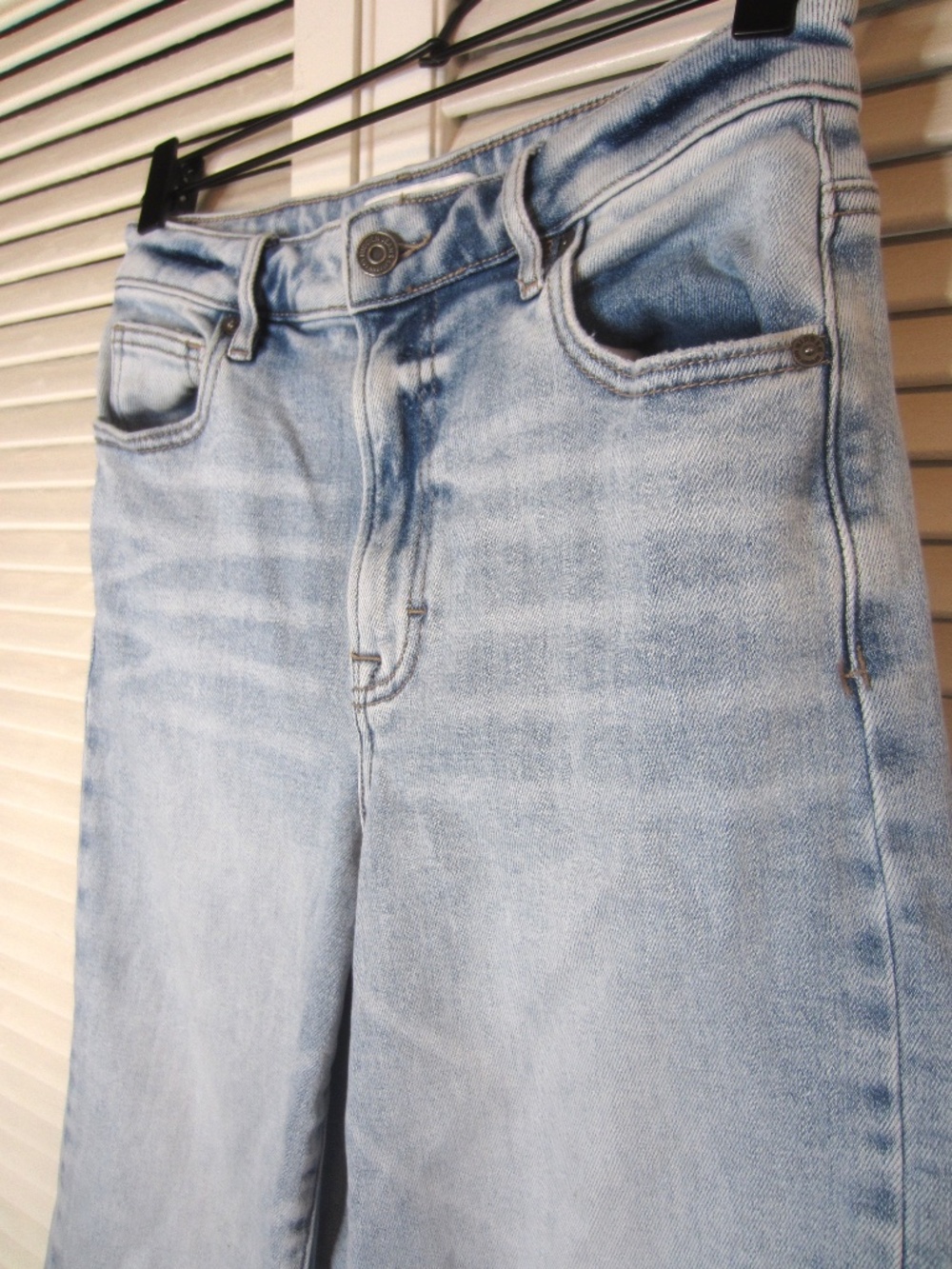 Hidden Cropped Wide-Leg Jean in Light Wash - Size 26 - Picture 5 of 7